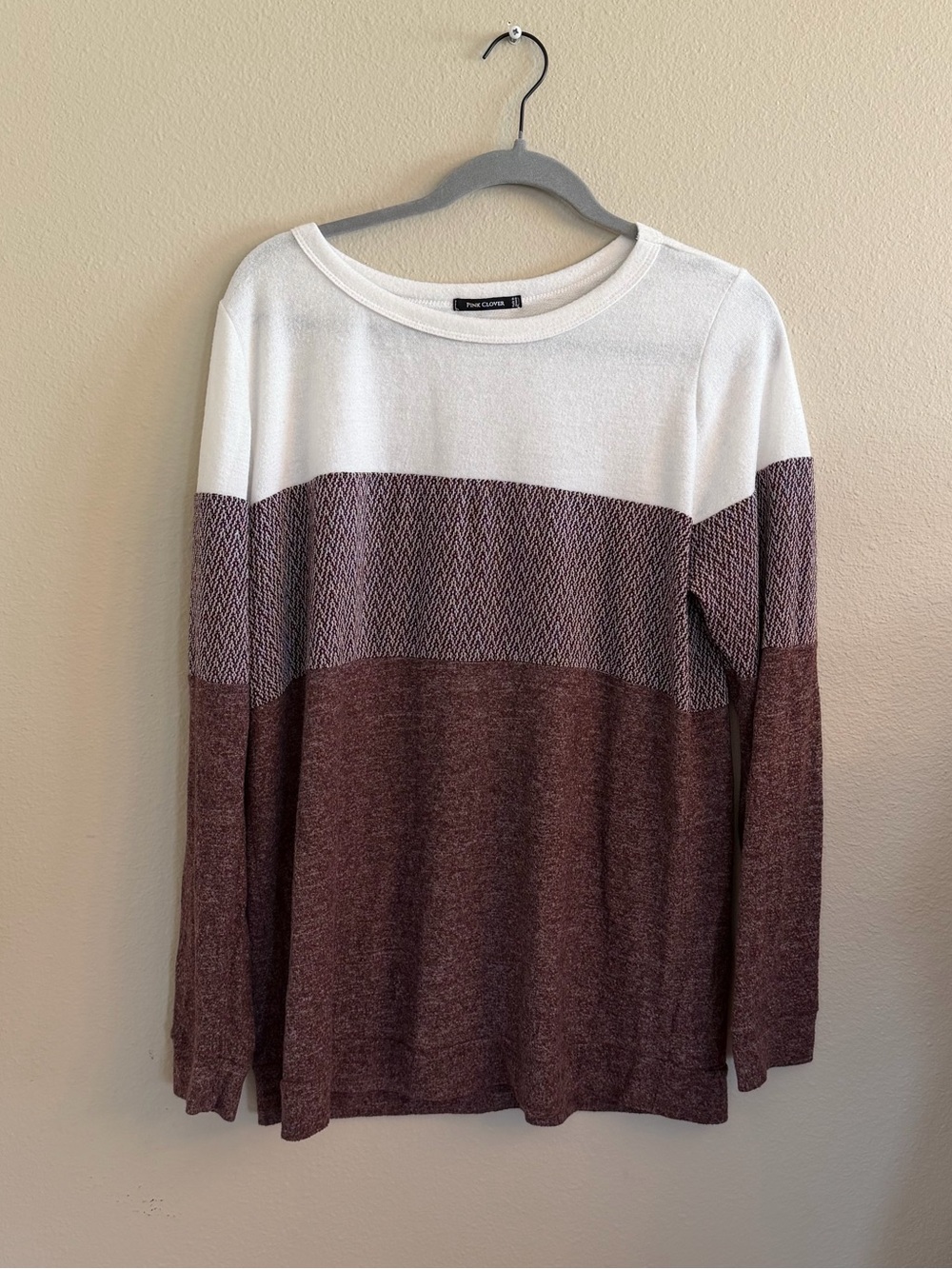 Pink Clover Colorblock Long Sleeve Tee in White and Brownish Wine